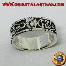 Bague en argent avec motifs maoris en bas-relief