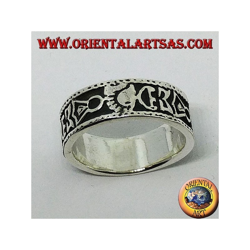 Anello fedina in argento con disegni maori a bassorilievo