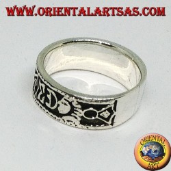Bague en argent avec motifs maoris en bas-relief
