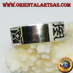 Silver band ring with Maori bas-relief designs