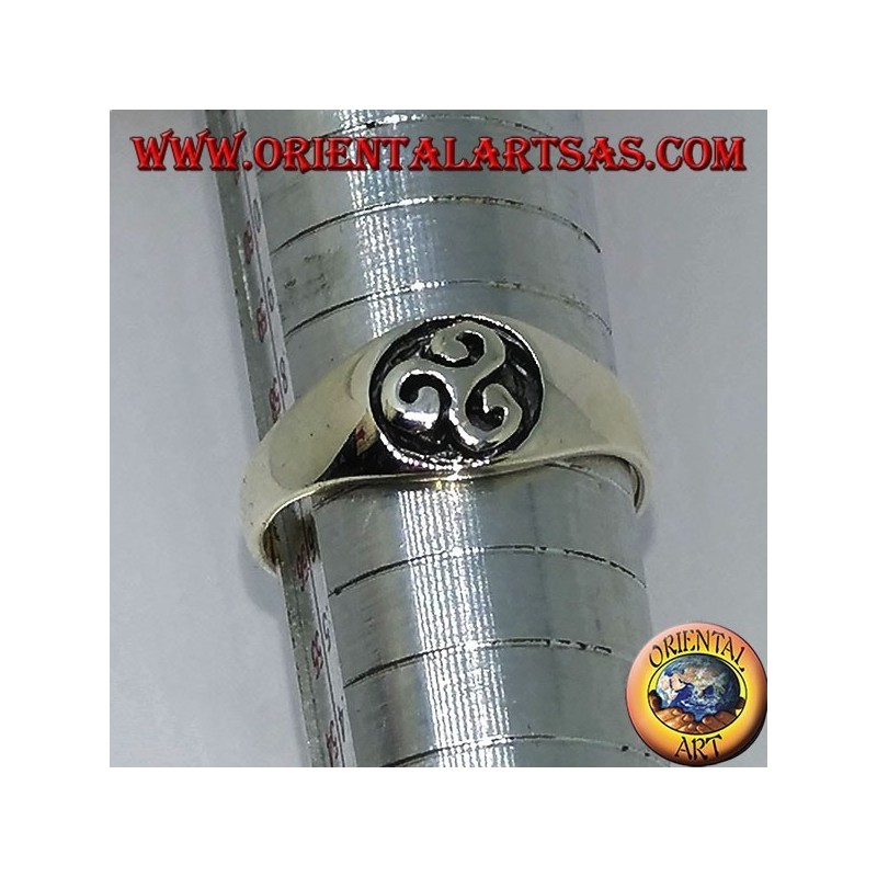 Anello in argento con triscele (sigillo piccolo)