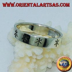 Flat silver ring with engraved leaves