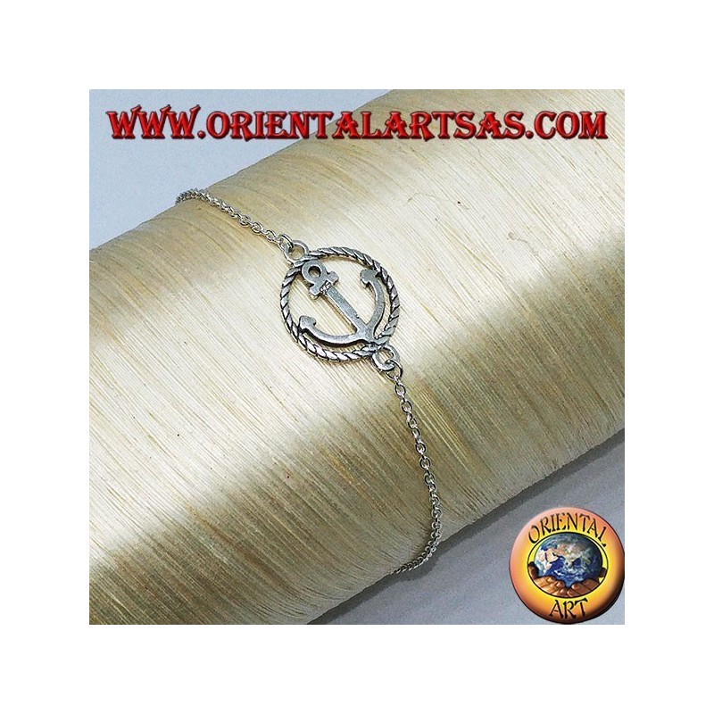 Weiches Silberarmband mit einem marineblauen Anker in der Mitte