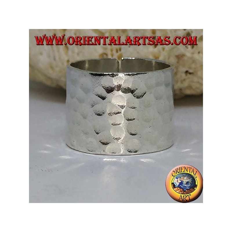 Anello a fascia larga in argento martellata da 16 mm.  fatta a mano