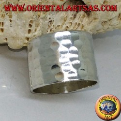 Breiter Bandring in Silber, gehämmert 16 mm. handgemacht