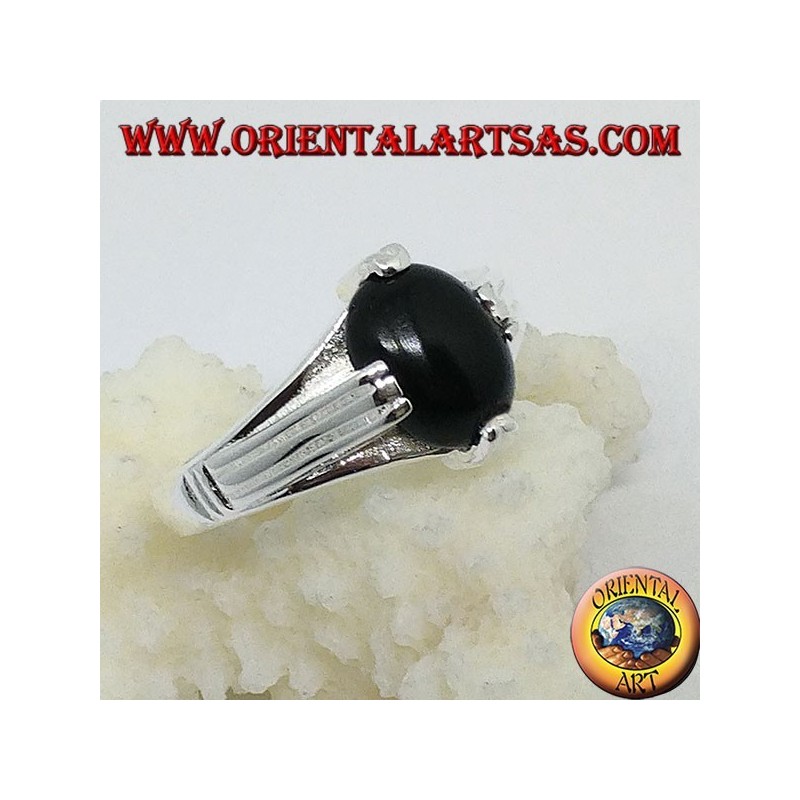 Anillo de plata con ónix entrelazado oval en cuatro puntos