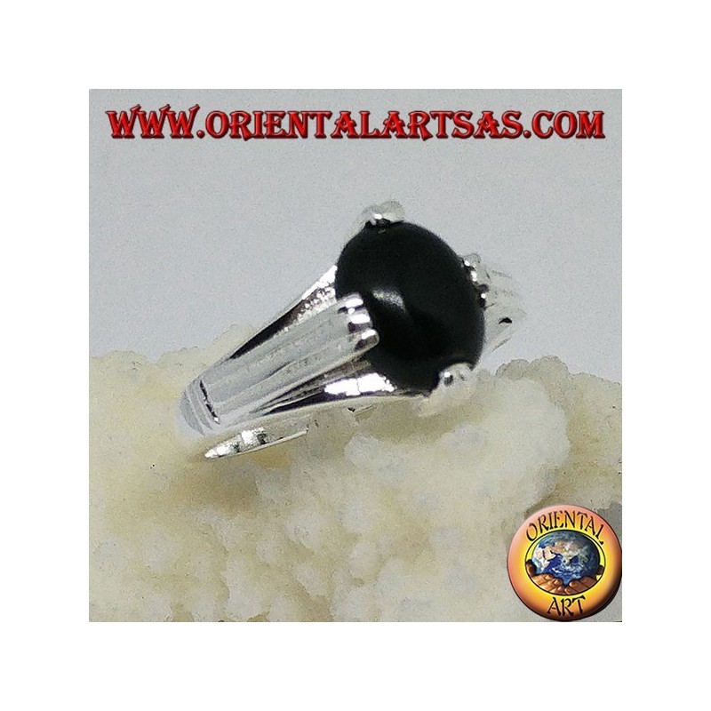 Anello in argento con onice ovale agraffetata su quattro punte