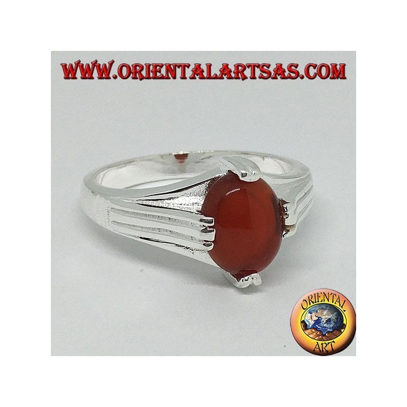 Bague en argent avec cornaline ovale sur quatre pointes