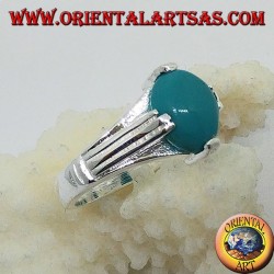 Anillo de plata con turquesa ovalada en cuatro puntos.