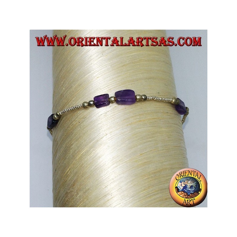 Armband mit silbernen Kugeln und Amethysten