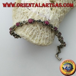 Bracelets en argent avec 12 rubis ovales serties de 4 mâchoires et de marcassite