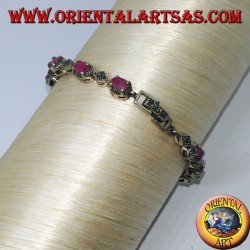 Bracelets en argent avec 12 rubis ovales serties de 4 mâchoires et de marcassite