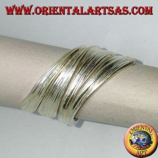 Anillo de plata laminado hecho a mano.