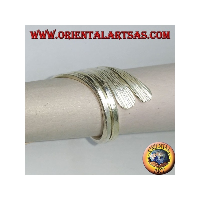 Anillo de plata laminado hecho a mano.