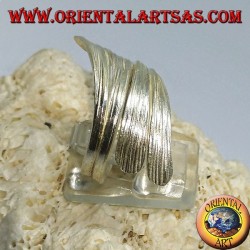 Anillo de plata laminado hecho a mano.