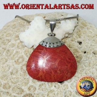 Colgante triangular de coral rojo (coral) con gancho de plata
