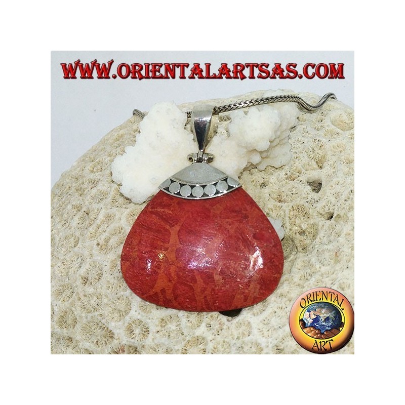 Colgante triangular de coral rojo (coral) con gancho de plata