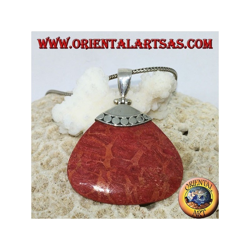 Colgante triangular de coral rojo (coral) con gancho de plata