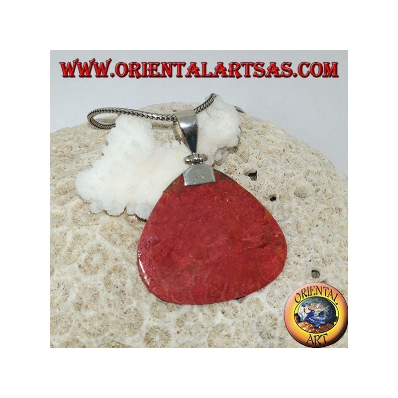 Colgante triangular de coral rojo (coral) con gancho de plata