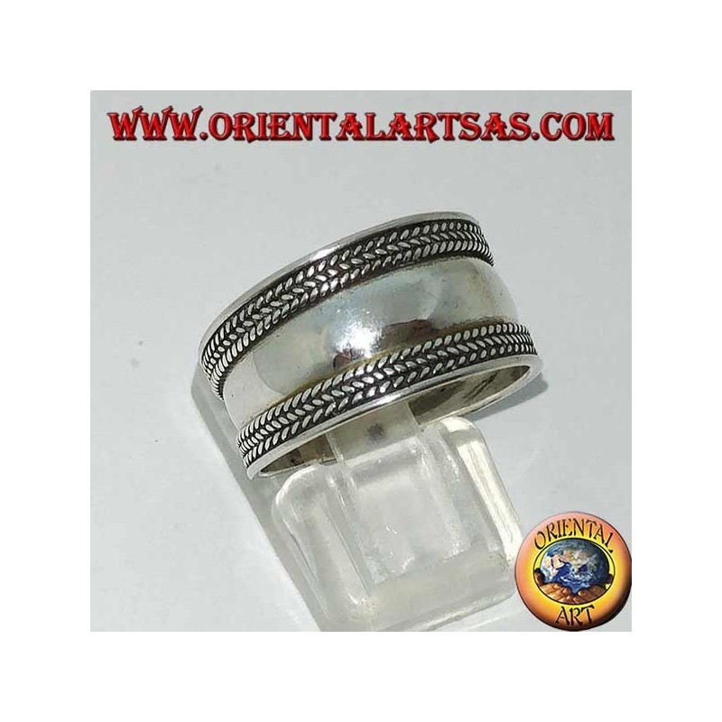 Large bague en argent avec des tresses sur les bords, Bali