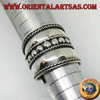 Bague large en argent avec goujons centraux, Bali