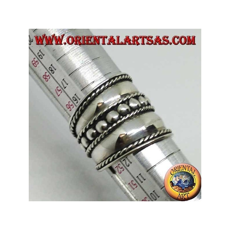 Anello fascia larga in argento con borchie centrali, Bali