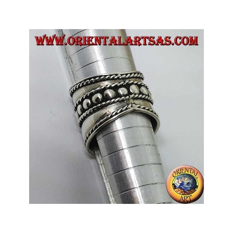 Anello fascia larga in argento con borchie centrali, Bali