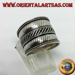 Anillo de banda ancha en plata con rayas cruzadas, Bali
