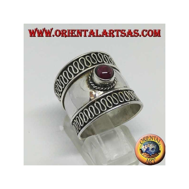 Wide band ring in silver with round cabochon garnet, Bali