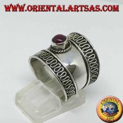 Anillo de banda ancha en plata con granate cabujón redondo, Bali