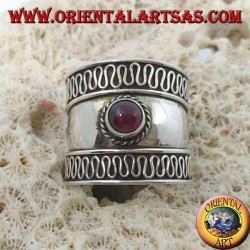 Wide band ring in silver with round cabochon garnet, Bali