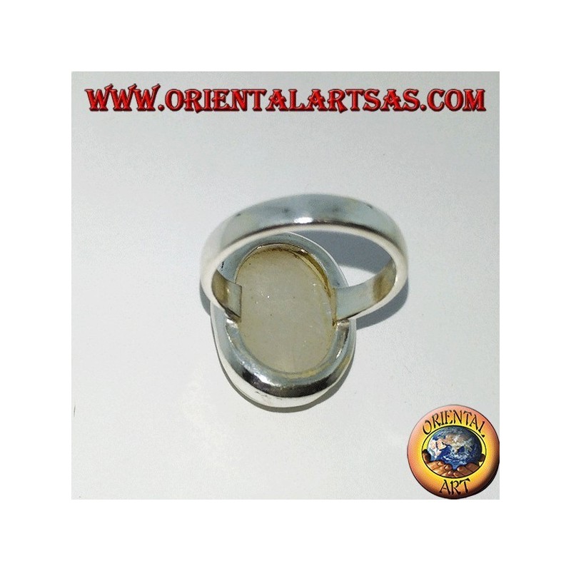 Bague en argent avec pierre de lune arc-en-ciel ovale sertie