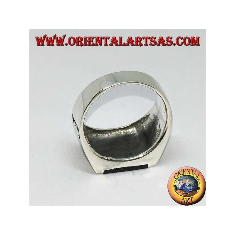 Silberner Ring mit quadratischem Onyx und kaiserlichen Flachreliefadlern an den Seiten