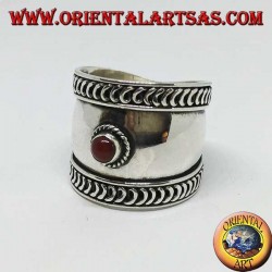 Breiter Bandring in Silber mit Cabochon rundem Karneol, Bali