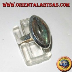 Anillo de plata con labradorita cortada