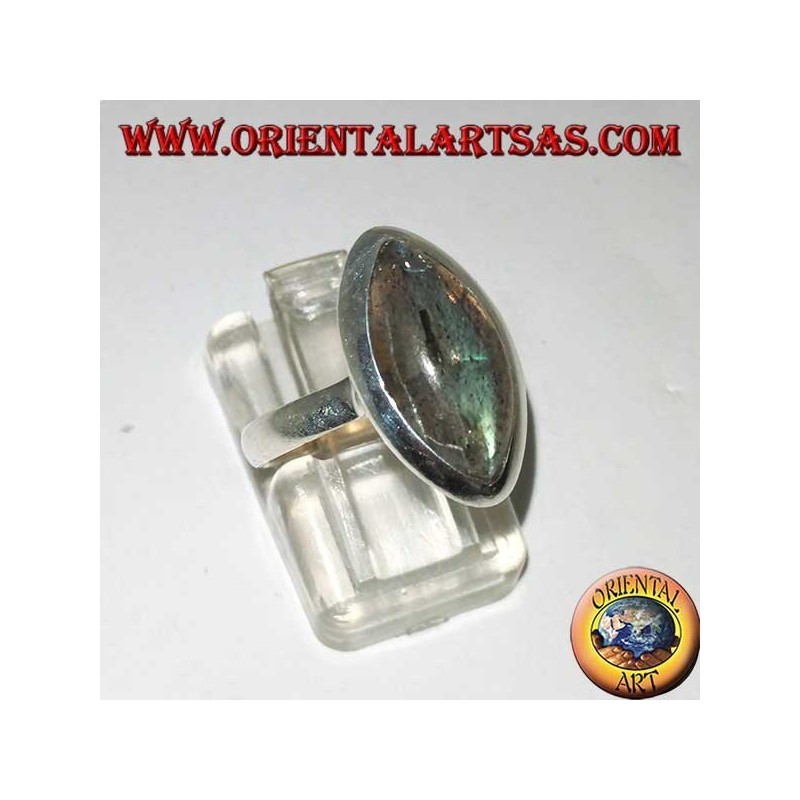 Anillo de plata con labradorita cortada