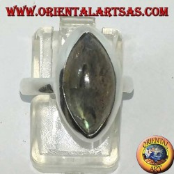 Bague en argent avec labradorite taillée en navette