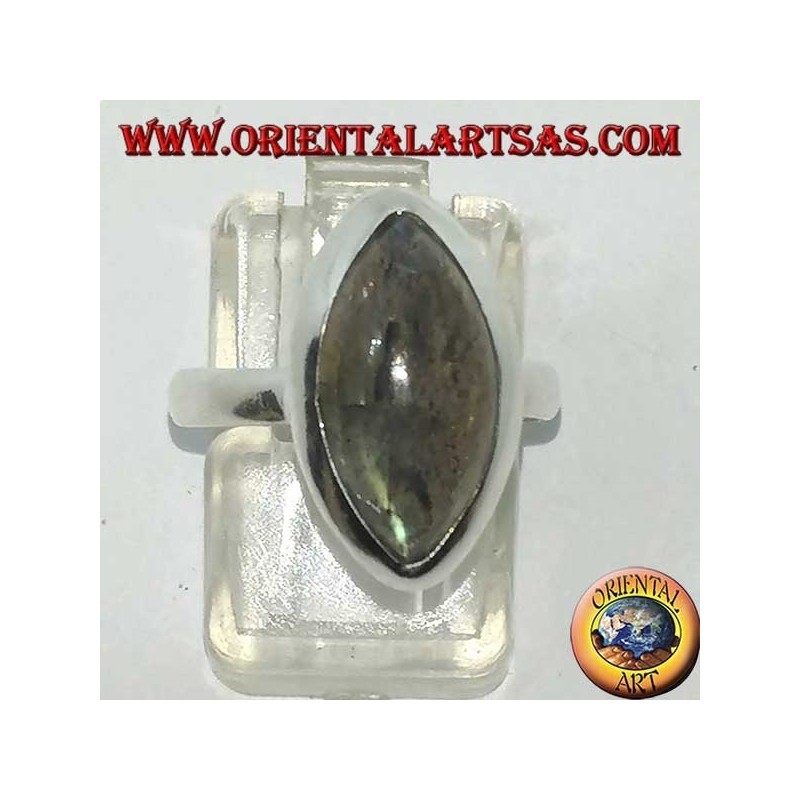 Anillo de plata con labradorita cortada