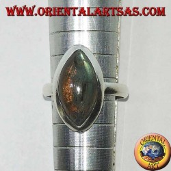 Bague en argent avec labradorite taillée en navette