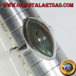 Bague en argent avec labradorite taillée en navette