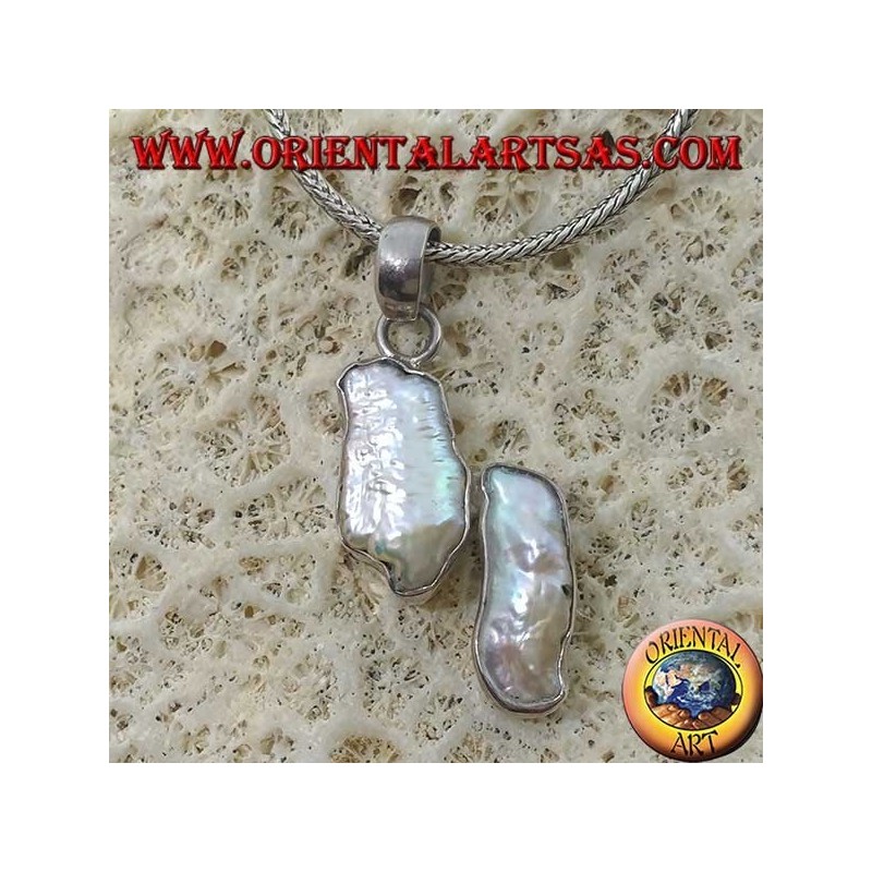 Colgante de plata con 2 perlas naturales irregulares.