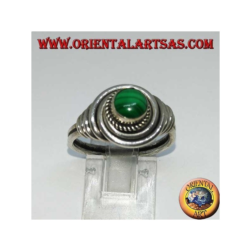 Bague en argent affleurante de malachite ronde