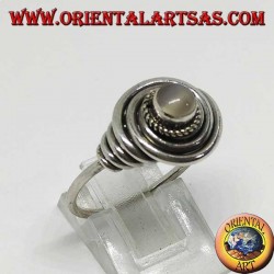 Anillo de plata al ras con piedra de luna (adularia) redonda