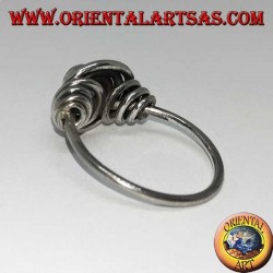 Anillo de plata al ras con piedra de luna (adularia) redonda