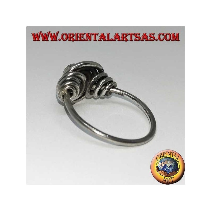 Anillo de plata al ras con piedra de luna (adularia) redonda