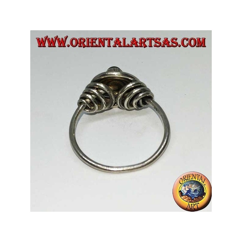 Silberdrahtring mit rundem Cabochon-Granat