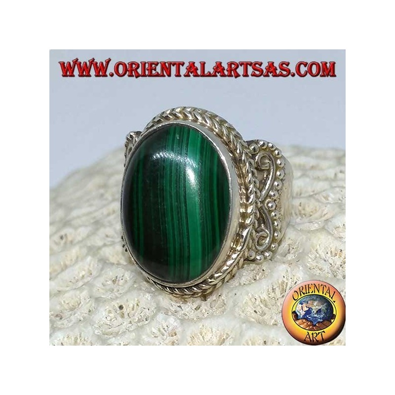 Anillo de plata con malaquita ovalada (grande)