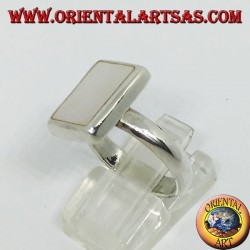 Silberring mit rechteckigem Perlmutt, der bündig mit der Kante abschließt