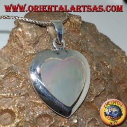 Silver heart-shaped pendant set with mother-of-pearl