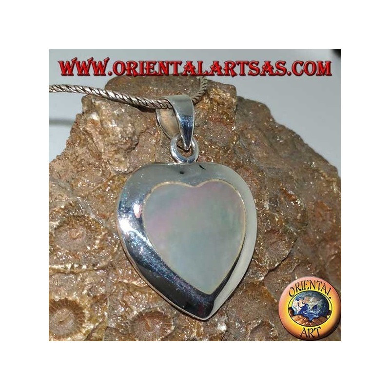 Ciondolo in argento a forma di cuore con madreperla incastonata
